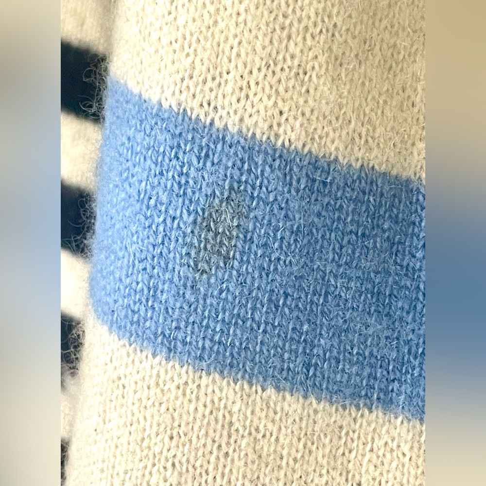 Saks Fifth Avenue 100% Cashmere sweater, contrasting navy/light blue stripes, M - Picture 5 of 10